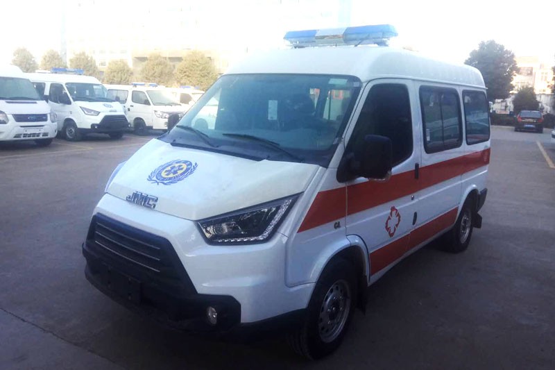 特順短軸柴油救護(hù)車(chē)