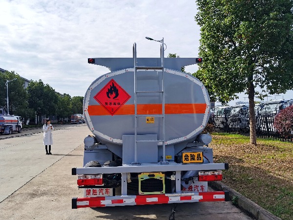 東風(fēng)8噸油罐車